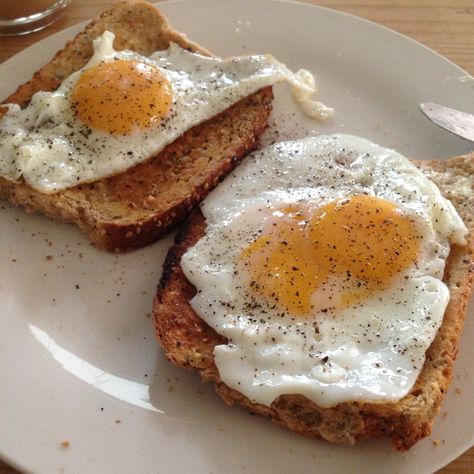 Pretty Snacks, Fried Egg On Toast, Recovery Food, Pasti Sani, Healthy Food Inspiration, Healthy Food Dishes, Snacks Saludables, Healthy Food Motivation, Food Is Fuel