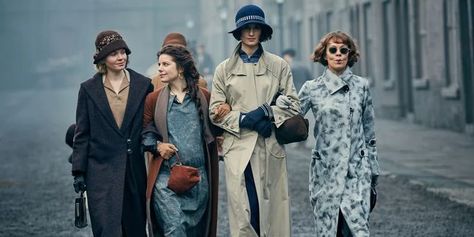 Peaky Blinders: 10 Best Costumes On The Show, Ranked | ScreenRant Peaky Blinders Outfit Women, Peaky Blinders Season 5, Peaky Blinders Costume, Polly Gray, Shelby Brothers, Peaky Blinders Season, Steven Knight, Fearless Women, Peaky Blinders