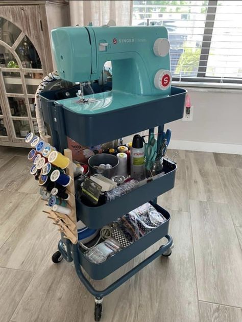 Sewing Room Inspiration, Sewing Room Design, Sewing Machine Projects, Sewing Space, Home Office Ideas, Deck Decorating Ideas, Working Space, Sewing Rooms, Diy Sewing Clothes