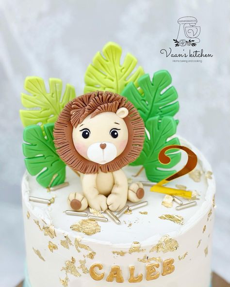 Jungle Birthday Cake🦒🦣🦍🐅 #birthdaycakes #cupcakes #buttercreamcakes #fondantcakes #customcakes #handmadetopper #cakedecor #cakedesign #sydneycake #sydneycakes #vaanskitchen #spongecake #junglecake #junglecakes #junglebirthdaycake #animalcake #animalcakes Fondant Lion, Lion Cake Topper, Jungle Birthday Cakes, Fondant Leaves, Jungle Cakes, Lion Cake, Fondant Cakes Birthday, Topper Fondant, Jungle Cake