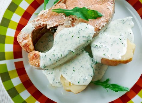 Recipe: Cold Poached Salmon With Cucumber-Dill Sauce 2 Cold Poached Salmon, Cucumber Dill Sauce, Salsa Gravy, Dill Cream Sauce, Dessert Gourmet, Nordic Recipe, Swedish Food, Dill Recipes, Dill Salmon