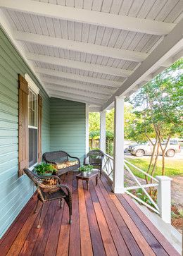 Exteriors traditional-porch Koti Diy, Traditional Porch, Porch Remodel, House Front Porch, Building A Porch, Front Porch Design, Primitive Homes, Cottage Exterior, House With Porch