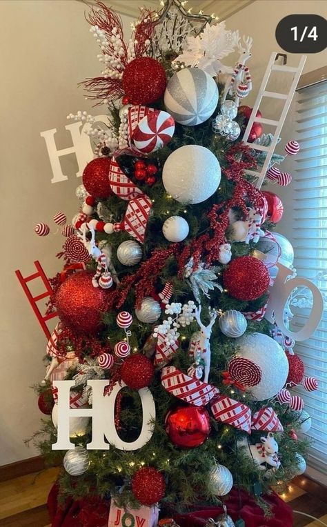 Christmas Candy Themed Decor, Santa Tree Ideas, Christmas Tress Ideas, Christmas Tree Themes 2023, Santa Themed Christmas Tree, Red And White Christmas Tree Ideas, Christmas Tree Ideas 2022 Trends, Rudolph Christmas Tree, Christmas Tree Ideas 2022