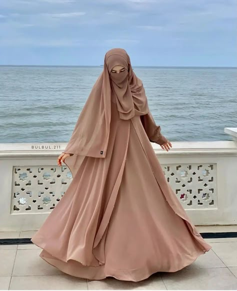 Hijab Outfit Style, Borka Design, Winter Shoot, Muslimah Aesthetic, Islamic Fashion, Muslimah Fashion, Abayas Fashion, Niqab, Hijab Outfit