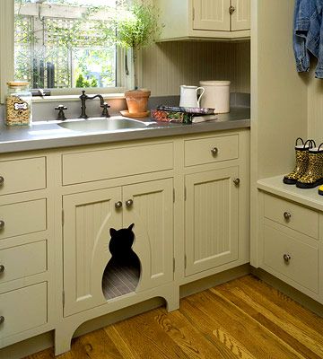 This is a great way to hide the litter box.  I want to do this in a mud room. Kitchen Built Ins, Custom Dog Beds, Exotic Cats, Cat Door, Cat Box, Cat Litter Box, Add Ons, Cat Furniture, Litter Box