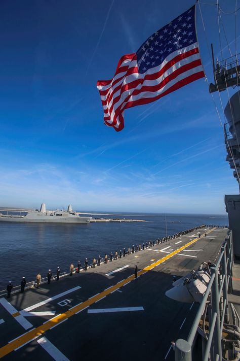 U.S. Marines and Sailors with the 26th Marine Expeditionary Unit aboard the amphibious assault ship USS Iwo Jima man the rails while departing Naval Station Mayport, Florida. The 26th MEU is participating in a deployment at sea to conduct maritime and peacekeeping operations, as well as maintain relations with foreign militaries through joint exercises. Mayport Florida, Military Diy, American Flag Pictures, Flight 93, Patriotic Pictures, American Flag Wallpaper, Independance Day, Iwo Jima, Navy Mom