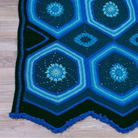 Lap Blankets, Red Heart Super Saver Yarn, Heart Crochet, Crochet Afghan Patterns Free, Crochet Afgans, Easy Crochet Patterns Free, Green Throw, Blue Throws, Moody Blues