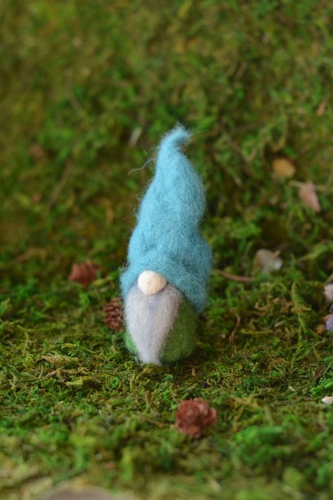 Felted gnome Needle Felted Gnomes, Felted Gnomes, Turquoise Hat, Summer Gnomes, Needle Felting Diy, Pink Body, Fairy Garden Accessories, Waldorf Doll, Green Hats