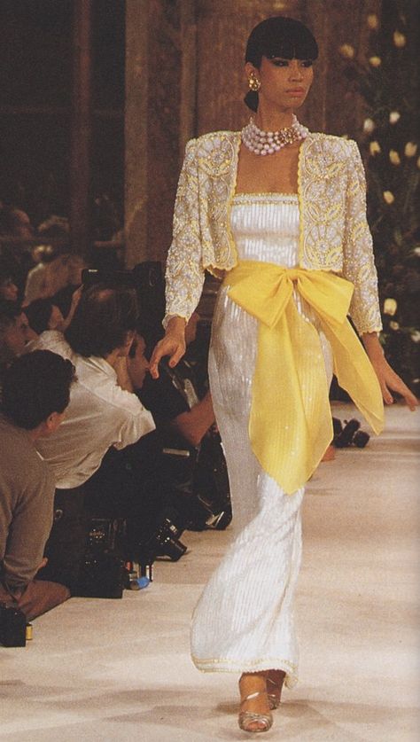 1980s Haute Couture, Vintage Runway Fashion, Givenchy Fashion, Fashion Show Dresses, Givenchy Couture, Runway Fashion Couture, B Fashion, Iconic Dresses, Vintage Couture