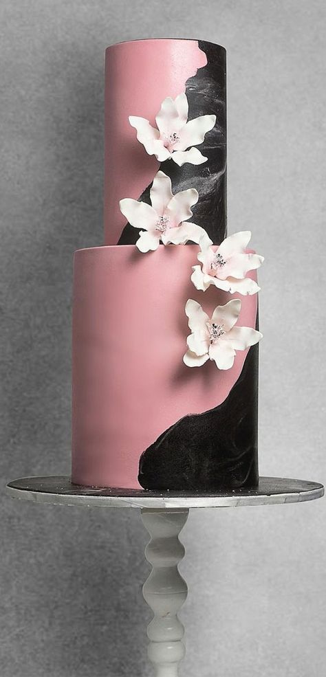 34 Creative Wedding Cakes That Are So Pretty : Black and Pink Wedding Cake Black And Pink Wedding, Wedding Food Bars, Unusual Wedding Cakes, Sugar Flowers Tutorial, Wedding Anniversary Cakes, Creative Wedding Cakes, Black Wedding Cakes, Elegant Birthday Cakes, Unusual Wedding