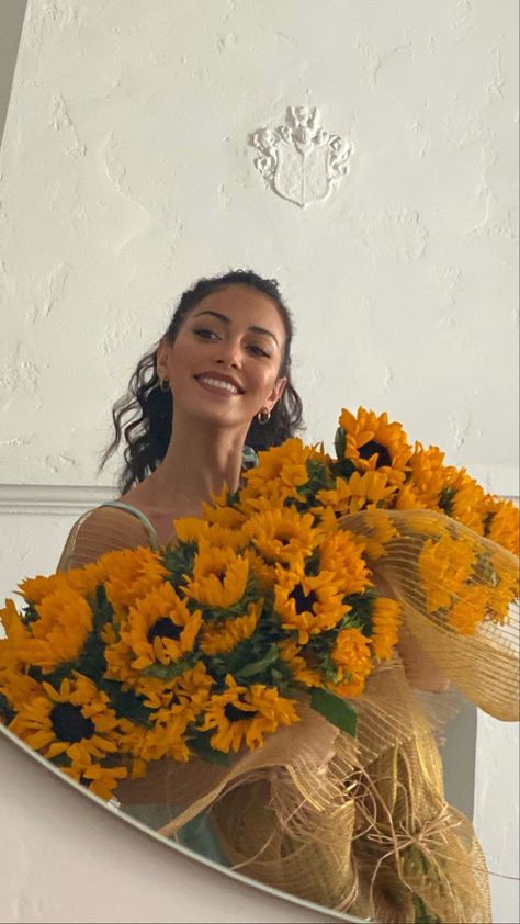 cindy kimberly, flowers, sunflowers Flower Photoshoot, Flowers Instagram, Sunflower Bouquets, Cindy Kimberly, Flower Therapy, Shooting Photo, A Mirror, Flower Lover, Photography Inspo