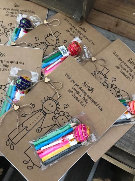 Wedding Busy Bags, Wedding Goodie Bags For Kids, Wedding Favors For Kids, Busy Bags Wedding, Wedding Activities For Kids, Kid Area At Wedding Receptions, Children Wedding Activities, Wedding Activity Book, Kids Busy Bags Wedding