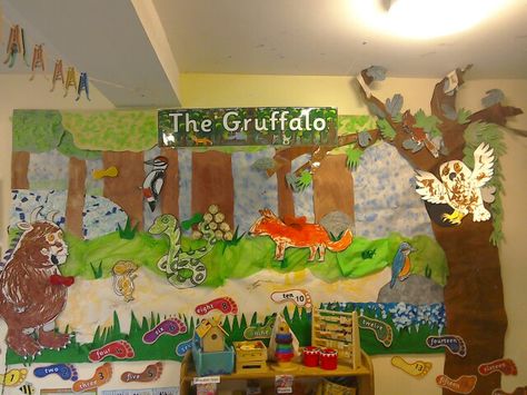 The gruffalo display Gruffalo Display Boards Eyfs, Gruffalo Reading Corner, Gruffalo Activities, Reading Tree, Reception Classroom, Early Years Educator, Eyfs Classroom, The Gruffalo, Theme Days