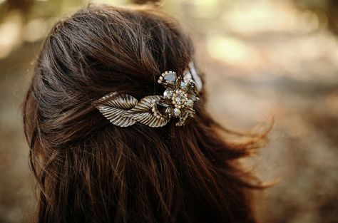 bridal hair piece Harry Potter Wedding Hairstyles, Harry Potter Hair Accessories, Fantastic Beasts Wedding, Harry Potter Wedding Dress, Harry Potter Hairstyles, Hp Wedding, The Art Of Marriage, Harry Potter Bridal Shower, Harry Potter Dress