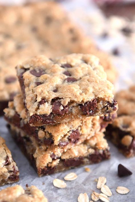 Oatmeal Chocolate Chip Cookie Bars Easy Oatmeal Chocolate Chip Cookies, Oatmeal Chocolate Chip Cookie Bars, Easy Cookie Dough, Oatmeal Chocolate Chip Cookie, Oatmeal Chocolate Chip Bars, Chocolate Chip Bars, Easy Oatmeal, Oatmeal Chocolate Chip, Chocolate Chip Cookie Bars