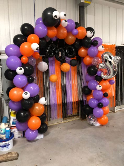 Painel Halloween, Cute Stranger Things, Halloween Balloons Decorations, Halloween Party Backdrop, Dollar Tree Halloween Decor, Fiesta Halloween, Halloween Animatronics, Halloween Dance, Halloween Decor Ideas