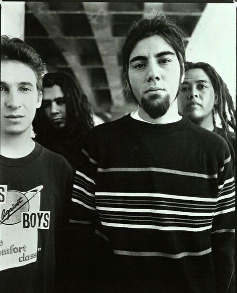 Deftones young. RIP Chi Cheng. Bands Posters, Afro Goddess, Chi Cheng, Pagan Poetry, Arte Heavy Metal, Love Is My Religion, Alternative Metal, Me As A Girlfriend, Band Photos