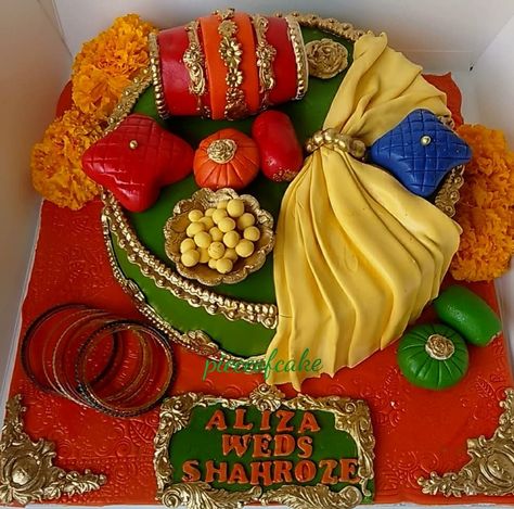 Haldi Cake Design For Bride, Dholki Cake Ideas, Mehndi Cake Ideas, Haldi Cake Design, Haldi Cake, Dholki Cake, Wedding Packings, Fried Chicken Cake, Inn Design