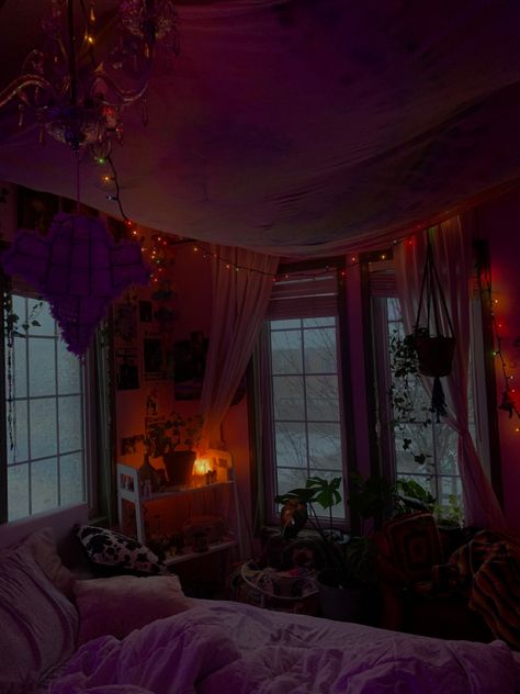 Whismgoth Bedroom, Whismgothic Room, Big Bed Small Room, Goth Bedroom, Cozy Room Decor, Aesthetic Rooms, Dreamy Room, Pretty Room, Boho Room