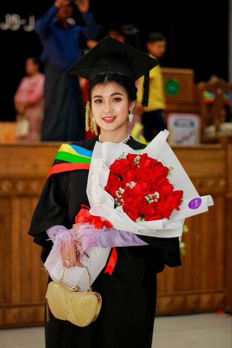 Graduation Myanmar, Wedding Dress Photoshoot, Beautiful Party Dresses, Korean Couple Photoshoot, Wedding Dress Sketches, Latest Bridal Blouse Designs, Korean Wedding Photography, Graduation Photography Poses, Wedding Photoshoot Props