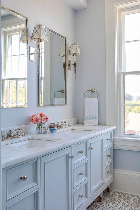 Couples Bathroom, Baños Shabby Chic, Makeover Kamar Mandi, Light Blue Bathroom, His And Hers Sinks, Bathroom Sink Decor, Bad Inspiration, Bathroom Themes, White Marble Countertops