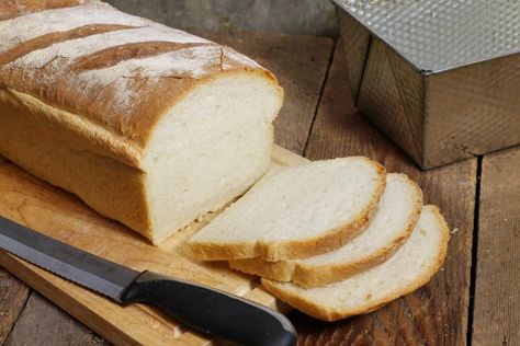 This bread recipe makes a perfect loaf of homemade sandwich bread. Easy White Bread, Gluten Free Bread Maker, Make Sourdough Starter, Easy White Bread Recipe, Sourdough Starter From Scratch, Baking Bread At Home, Basic Bread Recipe, Earth Food, Bread Pans