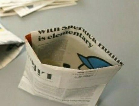 No scissor no gum Paper bag Newspaper Bags, Diy Newspaper, College Stuff, News Paper, Bag Diy, Diy Videos, How To Make Paper, Diy Bag, Newspaper