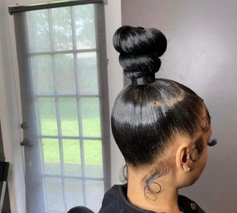 Sleek Pony With Braid, Cute Knot Buns Black Women, Slick Back Knotted Bun, Bundles Ponytail Hairstyles Black Women, Top Knot Bun With Edges, Top Knot Bun Weave, High Knot Bun Black Women, Top Knot Hairstyles For Black Women, Slick Back Top Knot Bun