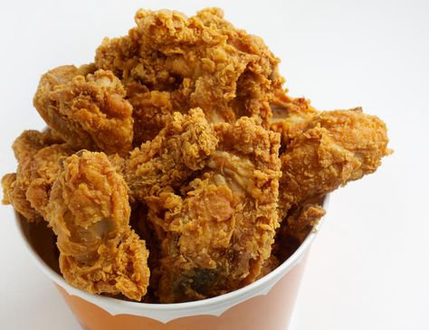 Yes, "leftover fried chicken" is a real thing that happens. What To Do With Leftover Fried Chicken Easy Recipes, Leftover Crispy Chicken Recipes, Leftover Fried Chicken Ideas, Leftover Chicken Wings Recipes, Leftover Chicken Wings What To Do With, Recipes With Leftover Fried Chicken, Recipes For Leftover Fried Chicken, Fried Chicken Leftovers Ideas, Leftover Kfc Chicken Recipes