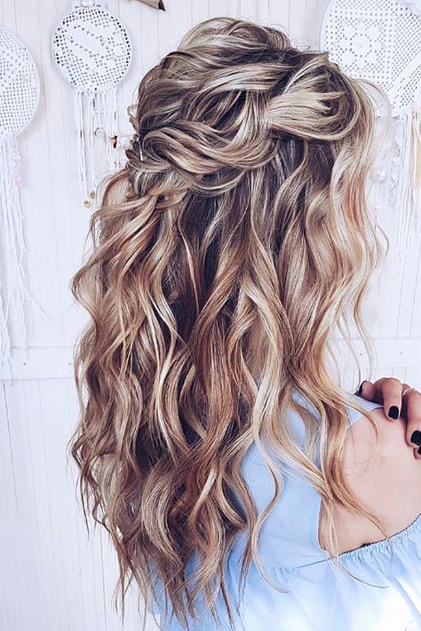 Another hair idea is ideal for your beach wedding. I dig this for seaside style. Collect this look to your board. Beach Bride Hairstyle, Beachy Bridal Hair, Beach Wedding Hairstyles, Bridal Hair Styles, Romantic Braid, Vintage Waves, Bridal Hair Inspiration, Seaside Style, Beach Wedding Hair