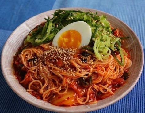 Koreansk Mad, Korean Kimchi, Korean Noodles, Korean Cooking, Foreign Food, Food Wishes, Korean Dishes, Slow Food, Asian Cooking