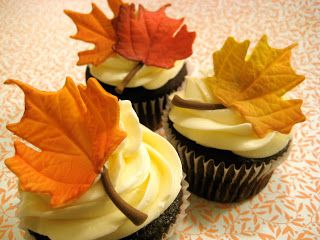 Cupcakes de otoño Fall Themed Cupcakes, Cake Baby Boy, Chocolate Leaves, Autumn Cake, Thanksgiving Cupcakes, Fall Cupcakes, Carrot Cupcakes, Fall Cakes, Thanksgiving Desserts