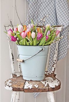 10-Ways to "Springy-fy" Your Home by The Everyday Home Blog Bucket With Flowers, Diy – Velikonoce, Vibeke Design, Spring Decoration, Deco Nature, Diy Spring, Easter Time, Spring Easter Decor, Deco Floral