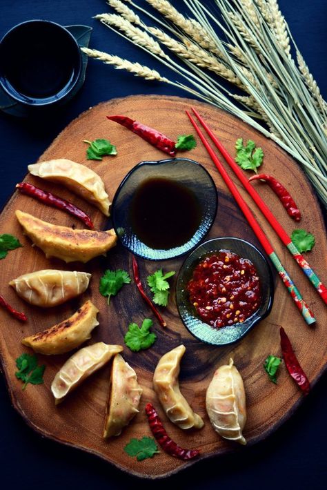 Potstickers Vegan Potstickers, Pan Fried Dumplings, Fried Wontons, Fried Dumplings, Vegan Asian, Wontons, Asian Inspired Recipes, Vegetarian Recipe, Dumpling Recipe