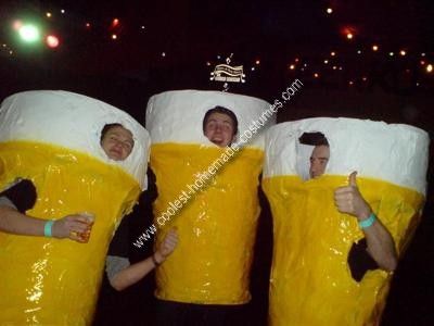 Homemade Beerglass Group Costume Beer Costume Diy, Costume Homemade, Beer Costume, Cool Beer, Diy Beer, Homemade Beer, Wire Netting, Homemade Costume, Homemade Costumes