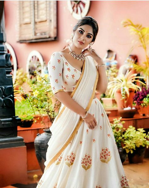 Samyuktha Menon, White Lehenga Choli, Onam Outfits, Lehenga Choli For Women, Choli For Women, Kerala Saree, Set Saree, Saree Photoshoot, Designer Lehenga