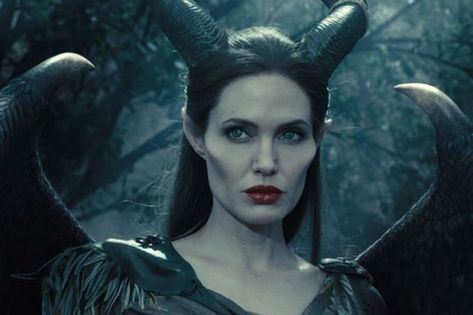 serious face - Maleficent in ’Maleficent: Mistress of Evil’ Maleficent 2014, Angelina Jolie Maleficent, Maleficent Movie, Robert Englund, Daryl Hannah, Rosario Dawson, Disney Maleficent, Austin Powers, Bellatrix Lestrange