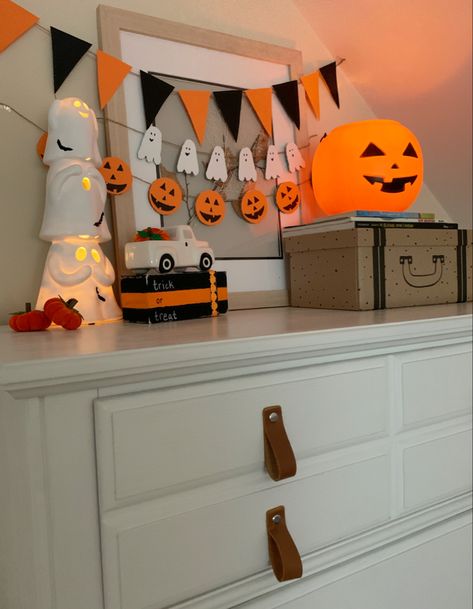 I DIY’ed cardboard ghosts, pumpkin and black and orange bunting halloween garland and added items from the Dollar Tree, Hobby Lobby and At Home. #halloweendecor #kidshalloweendecor #halloweenideas #kidshalloween #cutehalloween #halloweencrafts Halloween Cardboard Decorations, Cardboard Halloween Decorations Diy, Dollar Tree Halloween Decor, Creative Pumpkin Painting, Halloween Bunting, Easy Diy Halloween Decorations, Dollar Tree Halloween, Halloween Arts And Crafts, Easy Halloween Decorations