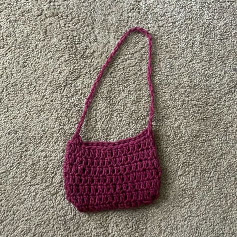 Crochet Handbag Made By Me Small - a simple and fast project..#crochetbag #handmadebag #DIYbag #crochetlove #bagaddict Crochet Mini Bag Pattern, Easy Things To Crochet, Crochet Small Purse, Mini Bag Pattern, Easy Crochet Bag, Crochet Mini Bag, Handbag Boutique, Bags Crochet, Crochet Mushroom