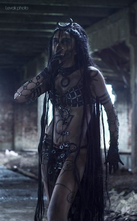 Enchantress Cosplay, Fantasy Photography, Demon Art, Beautiful Dark Art, Witchy Woman, Dark Photography, Dark Beauty, Costume Halloween, Dark Fantasy Art