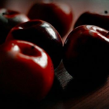 #aesthetic #ch #snowwhite #princess #disney #red #green #apple Dark Apple Aesthetic, Apple Dark Aesthetic, Poison Apple Aesthetic, Red Apple Aesthetic, Dark Royalcore, Myth Aesthetic, Story Themes, Apple Aesthetic, Knife Aesthetic