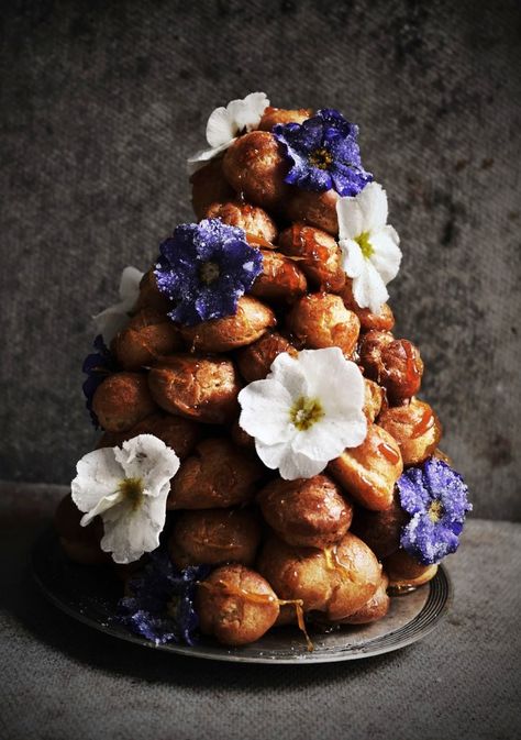 Croquembouche Recipe, Gorgeous Desserts, French Wedding Cakes, Sweet Bites, Mah Jongg, French Patisserie, French Dessert, France Wedding, French Pastries