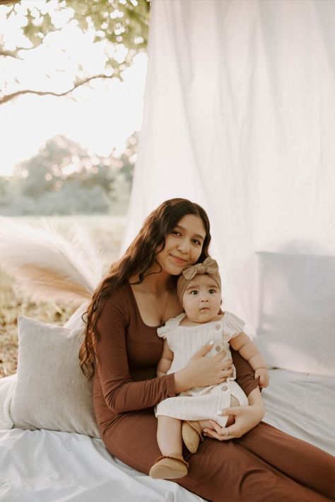 Mommy and me, Boho Photoshoot, White Sheet, Outdoor Grassy Field, Brown Maxi dress, neutrals Sheet Mini Session, Mothers Day Photo Shoot Ideas Outdoors, Mothers Day Minis, Outdoor Mothers Day Photoshoot, Mother’s Day Shoot, Sheet Photoshoot, Mommy And Me Mini Session, Clothes Line Photoshoot Mommy And Me, Mommy And Me Photo Shoot Outdoors