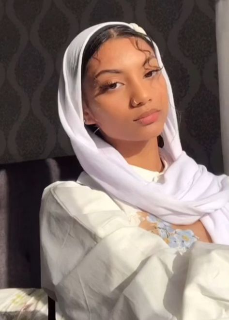 Hijab Styles Showing Hair, Hijab Styles With Hair Showing, Christian Veiling Aesthetic, Hijab With Hair Showing, Headcovering Hairstyles, Christian Veil Aesthetic, Christian Veiling Styles, Veiling In Christianity, Christian Veiling Outfits