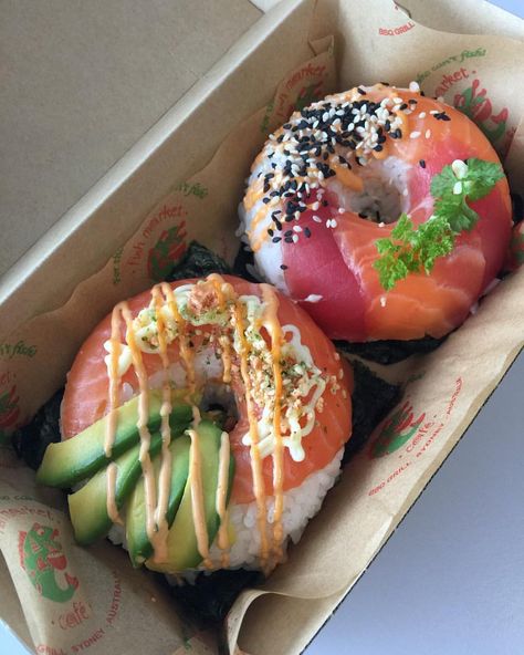 some kind human created sushi donuts for me. thanks bro 🍣🍩 | Instagram Fancy Sushi, Sushi Donut, Snack Sushi, Sushi Recipes Homemade, Yummy Sushi, Birthday Inspo, Sushi Recipes, Recipes Homemade, Fish And Seafood