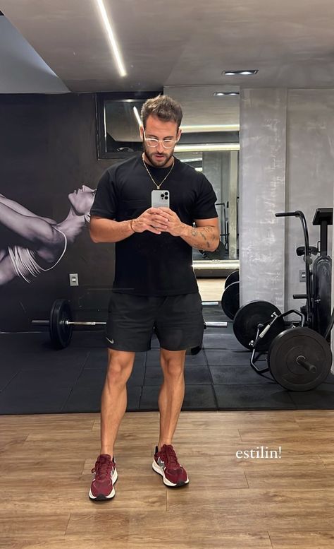 Outfits Gym Hombre, Look Academia, Moda Academia, Outfit Gym, Man Outfit, Fitness Apparel, Gym Style, Old Money, Gym Outfit