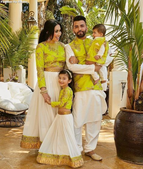 Family Matching Outfits Indian, Family Clothing Sets, Mom And Son Outfits, Lehenga Choli Wedding, Outfits Indian, Fall Fashion Skirts, Twin Outfits, Combo Dress, Ethnic Outfits