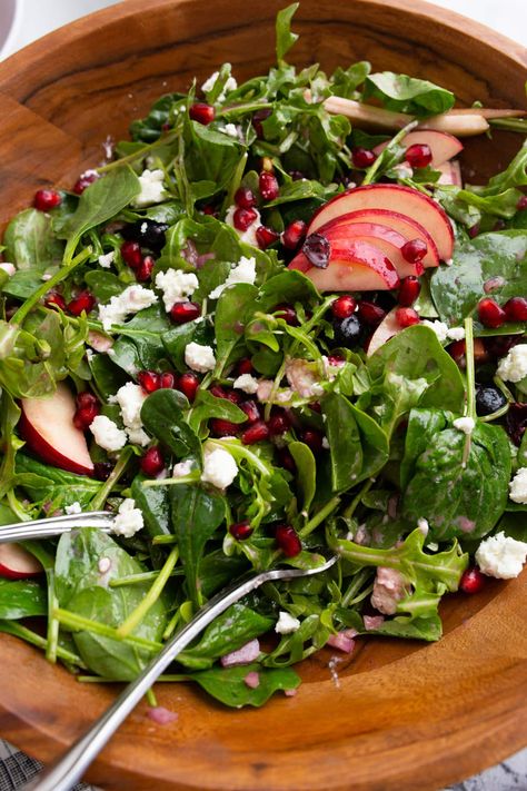 Mixed Green Salad Recipes Vinaigrette, Dark Green Salad Recipes, Salad With Nuts And Fruit, Easy Mixed Green Salad, Green Salads With Fruit, Mix Green Salad Recipes, Green Salad With Fruit, Mixed Green Salad, Mixed Greens Salad