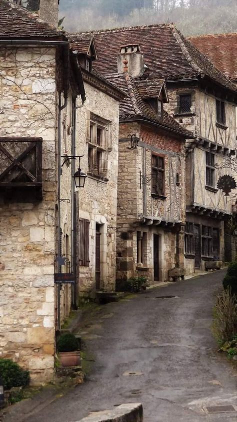 Old French Buildings, Old European Village, 18th Century Architecture, Medieval House Aesthetic, 1800 Architecture, Old French Architecture, 1800s Architecture, Medieval Italy, Old Cities