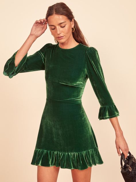 $248 10/15/20 Mountain Dress, Ruffle Velvet Dress, Elegant Green Dresses, Velvet Flares, Green Velvet Dress, Emerald Green Dresses, Reformation Dresses, Slim Fit Dresses, Mini Velvet Dress